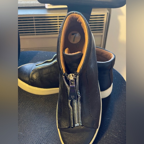 Women black shoes - Picture 3 of 3